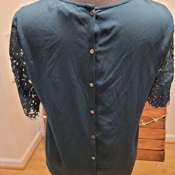 ***SOLD*** Lace Top - Picture 4 of 6